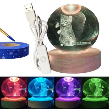 Imagem de KAZETEC Memorial de bola de cristal de gato gravado a laser 3D - vidro óptico de 80 mm com base de madeira LED de 7 cores, presente de escultura de perseguição de borboleta para amantes de gatos,