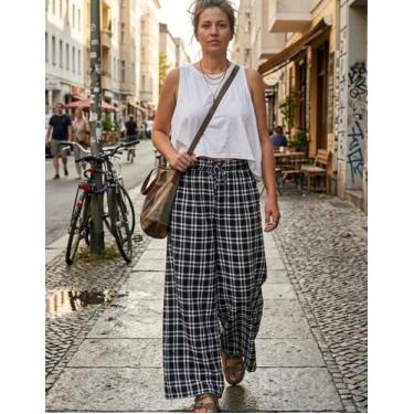 Imagem de Calça Feminina Flare Estampa Xadrez Com Bolsos Laterais e Perna Larga 