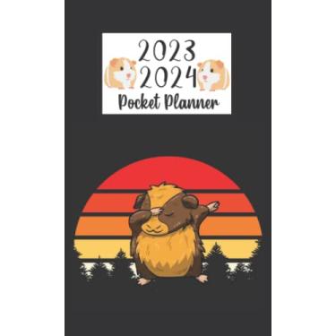 Imagem de 2023 2024 pocket planner For Purse Guinea Pig Lovers: 2 year Pocket Calendar January 2023 to December 2024 | 24 Months Monthly Planner & Organizer For ... Holidays | Cute Guinea Pig Vintage Retro