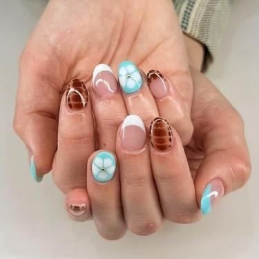 Imagem de Unhas postiças curtas redondas francesas ombré azul branco com flor simples Desien cobertura completa cola acrílica falsa em unha para mulheres, 24 peças