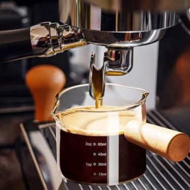 Imagem de Copos de café expresso com cabo de madeira, copo medidor de vidro de bico duplo com escala dupla, copo de shot expresso com boca em forma de V, 100 ml