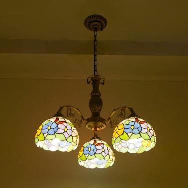 Imagem de Lustre de estilo Tiffany [3 luzes] de pingente de vidro de vidro luminária de vidro [altura ajustável de 12 polegadas] Luz de teto E26 antigo vintage para a sala de jantar da sala da sala de