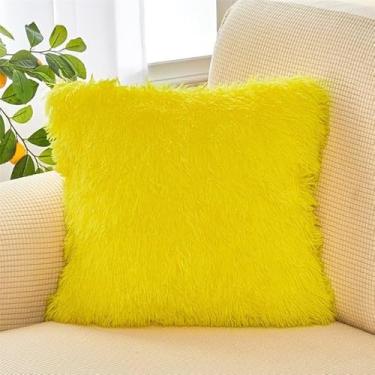 Imagem de Almofada Decorativa Peluda Felpuda 45x45 cm | Almofada Antialérgica com Enchimento de Fibra Siliconada, Macia e Confortável para Sofá Quarto Escritório (amarelo)