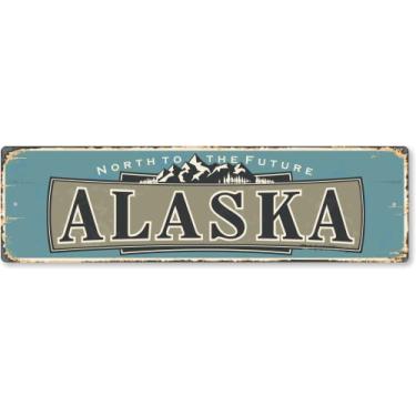 Imagem de SmartSign Placa de metal vintage do estado do Alasca de 10 x 35,5 cm "North To The Future", alumínio à prova de ferrugem de 40 mil com sobretudo transparente, decoração de parede retrô, multicolorido