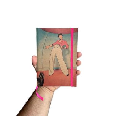 Imagem de Sketchbook Caderno Harry Styles com Elástico e Marca Página Aquarela (M (10x14cm), Reciclado Pautado 120 Páginas)