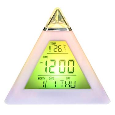 Imagem de shenruifa Despertador LED digital elétrico, 7 cores que mudam de cor, pirâmide operado por bateria, calendário de quarto com alarme de música, hora de exibição, data, temperatura (sortidos