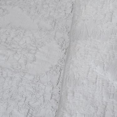 Imagem de Tecido jacquard em relevo 3D da The Yard, tecido jacquard brilhante de fio metálico para roupas da moda, vestidos, saias, casacos e trabalhos manuais (cinzento-prateado, 1 m)