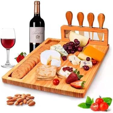 Imagem de Conjunto de Facas para Queijo com Tábua Petisqueira Retangular em Bambu – 4 Utensílios de Aço Inox + Suporte | Elegância e Praticidade para Servir Petiscos