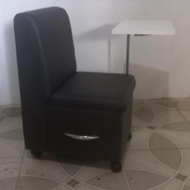 Imagem de Cadeira Ciranda Manicure Com Mesa Regulável (Preto com Mesa Branca)