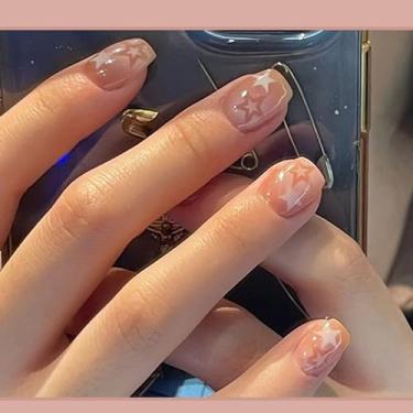 Imagem de Kit Square Press on Nails Cute Nude Pink Short Medium Fake Nails com design simples de estrela, capa completa de acrílico artificial para mulheres, uso diário, manicure de casamento, 24 peças
