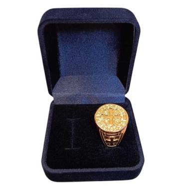 Imagem de Anel Masculino Dourado Medalha de São Bento  Aço Resistente, Design Re