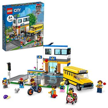 Imagem de 60329 LEGO® City Dia Letivo; Kit de Construção (433 peças)