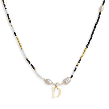 Imagem de Agriajun Gargantilha com inicial de pérolas douradas e pretas e brancas para mulheres e adolescentes, boêmio feito à mão, contas de sementes personalizadas, nome da letra, pequeno colar, praia,