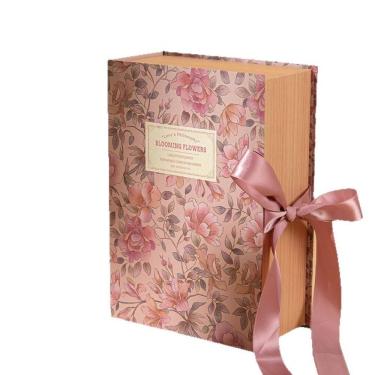 Imagem de Caixa de presente de papelão estilo livro floral 16,7x23,7x8,2 cm com fita