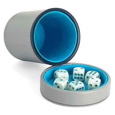 Imagem de Luck Lab Copo de dados de couro cinza com tampa, incluindo 6 dados de pérola combinando – Interior de veludo azul-petróleo para agitar silenciosamente – Use para jogos de tabuleiro Liars Dice Farkle Yahtzee, cinza