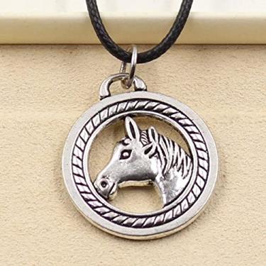 Imagem de EDCRFV Colar Pingente Cabeça de Cavalo Cor Prata Tibetana Cordão de Couro Preto Feito à Mão