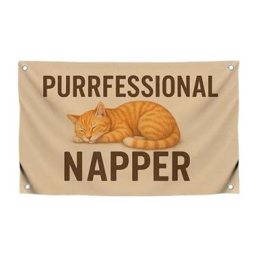 Imagem de Bandeira de animal de gato engraçada colorida de 9,5 x 1,8 m com citação "Napper Purrfessional " com quatro ilhós de latão - Bandeiras de pôster de decoração legal de poliéster para jardim - Faixa