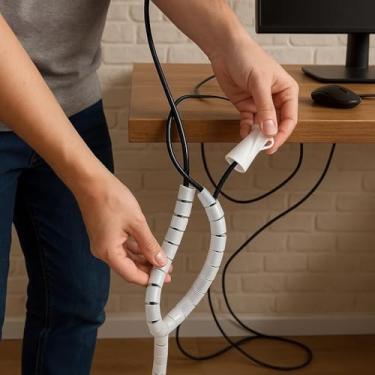 Imagem de Organizador de Fios e Cabos, com Aplicador Exclusivo, 20mm x 1m, Protetor de Fios para Escritório e Residência, Cor Branca