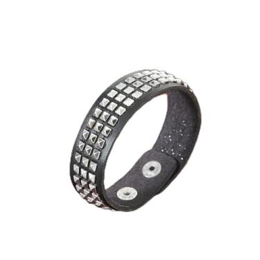 Imagem de Pulseiras de couro PU com rebite quadrado prateado fashion punk vintage rock estilo gótico joia de pulso pulseira de corda trançada pulseiras retrô ajustáveis unissex pulseiras de punho presente para