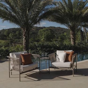 Imagem de Conjunto Jardim e Varanda 2 Poltronas 1 Mesinha com Alça Refúgio Cabecasa Madeiramadeira