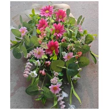 Imagem de 2 peças de grinalda floral artificial de seda para pendurar margaridas de flores silvestres na porta da frente com folhas verdes lavanda para casamento, casa de fazenda, casa, decoração de parede