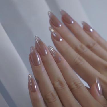Imagem de Press on Nails Kit de unhas médias amêndoas cromo nude cola falsas conjunto com design cobertura completa bastão falso artificial em unha de acrílico para mulheres casamento 24 peças