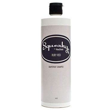 Imagem de Squeaky by Mom Bomb O xampu vermelho rubi para homens apresenta o aroma doce refrescante e estimulante de toranja que limpa e nutre para cabelos saudáveis e cheirosos, para que os homens possam