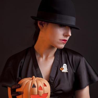 Imagem de Broche de lanterna de abóbora fantasma branco delicado para mulheres, moda Halloween, goblins, broches, broches, alfinetes de lapela, acessórios de vestido para festivais de férias, joias