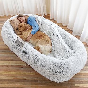 Imagem de WROS Cama de cachorro humana - 180 x 114 x 30 cm serve para você e animais de estimação, pele sintética lavável, ortopédica, travesseiro volumoso, cobertor, alça - cinza