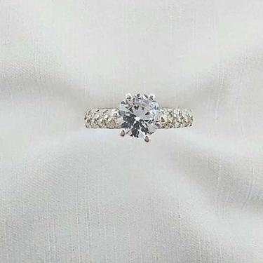 Imagem de Anel Solitário Prata de Lei 925 com Zircônias Noivado - Clara Center J