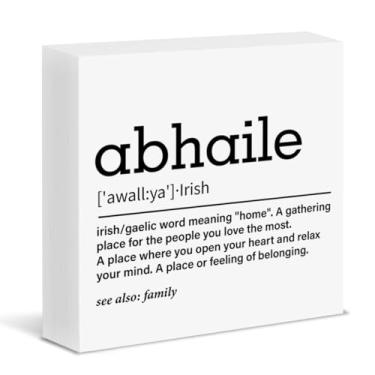 Imagem de Irish Decor Ireland St Patricks Day Placa de bloco de madeira Definição Abhaile Placa de caixa de madeira casa sala de estar mesa decoração prateleira