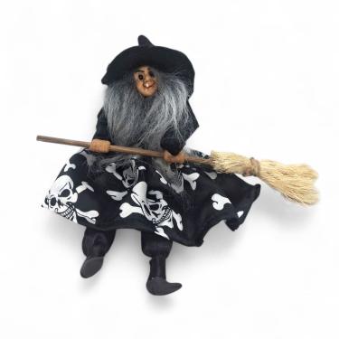 Imagem de Enfeite Bruxa com a Vassoura para Pendurar de Caveira 23 cm