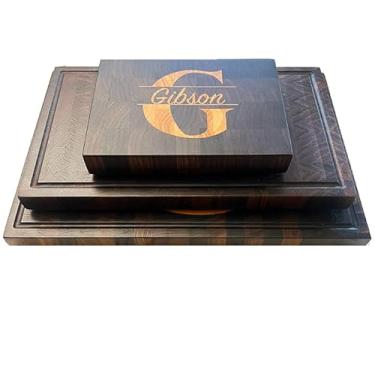 Imagem de Tábua de corte de nogueira personalizada com logotipo de bordo, conjunto de 3 tábuas, decoração de cozinha de madeira escura, tábua de servir feita à mão