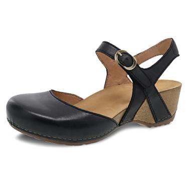Imagem de Dansko Sandália feminina Tiffani Wedge – Palmilha acolchoada e contornada para conforto e suporte o dia todo – Alça de velcro com detalhe de fivela – Sola de borracha leve, Preto, 6.5-7