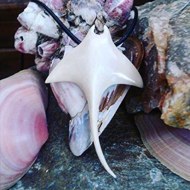 Imagem de Pingente ARRAIA esculpida em osso