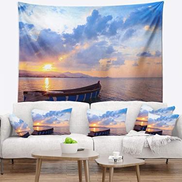 Imagem de Designart 'Pequeno Pescador Barco ao pôr do sol' Tapeçaria moderna à beira-mar para decoração de parede para casa e escritório, criado em tecido de poliéster leve x Grande: 233 cm x 198 cm