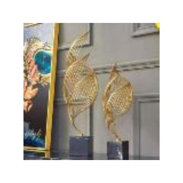 Imagem de Par de Esculturas c Base Abstrato Dourado Alt Padrão Formosa - LUXdéco