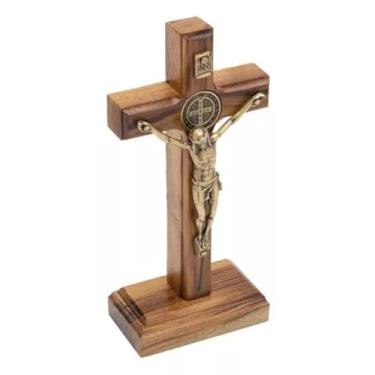 Imagem de Crucifixo de Mesa e Parede 12 cm – Madeira Imbuia com Cristo em Metal Ouro Velho e Medalha de São Bento
