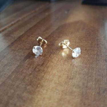 Imagem de Brinco dourado ponto de luz cristal - F.Fabricia semijoias