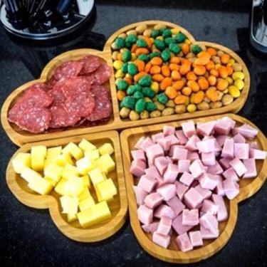 Imagem de Bandeja Petisqueira Coração Tábua Madeira Bambu 4 Divisões 28cm