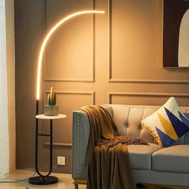 Imagem de Luminária de chão em arco com mesa e controle remoto, luminária de mesa alta em vime com interruptor de pé para quarto, sala de estar e escritório em casa — Solução de iluminação elegante e