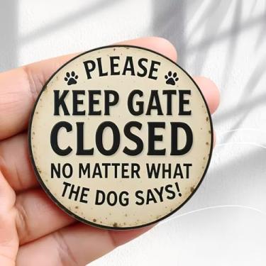 Imagem de Ímã de geladeira vintage Keep Gate Closed Design de placa com estampa de pata de cachorro - adesivo redondo acrílico de geladeira de 5,8 cm, presente de decoração retrô, tamanho perfeito para