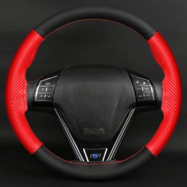 Imagem de Capa de volante universal de fibra de carbono costura microfibra couro envoltório respirável antiderrapante ajuste 14,5-15 polegadas atualização interior do carro elegante e funcional, vermelho