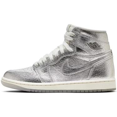 Imagem de Jordan Tênis feminino 1 Hi OG prata metálico/poeira fóton (FN7249 001), Prata metálica/poeira de fóton, 35
