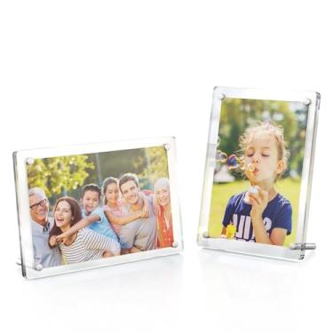 Imagem de 2 porta-retratos de acrílico de 7,6 cm com suporte magnético – suporte de foto moderno para exibição de mesa e mesa | Molduras de acrílico versáteis, 7 cm para decoração de escritório em casa