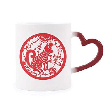 Imagem de Caneca de grés cortada em papel com arte do zodíaco chinesa sensível ao calor com mudança de cor vermelha