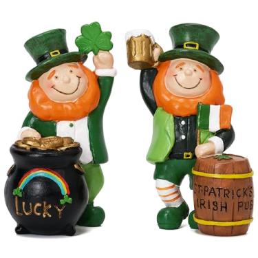 Imagem de Valery Madelyn Estatueta de jardim de duende do dia de São Patrício, decoração de casa, bandeja irlandesa de 2 quilates com trevo, gnomo de resina verde média, decoração de presente de dia de São