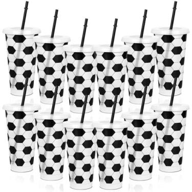 Imagem de HYMENEX 12 copos de plástico de futebol, copos de festa de futebol de 680 g com canudos e tampas, copos de plástico para bolas esportivas para decorações de festa temáticas esportivas, lembrancinhas