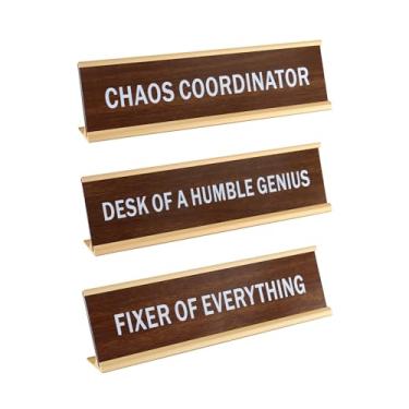 Imagem de Dekorbay Chaos Coordinator Desk of A Humble Genius Fixer of Everything 3 peças placas de mesa engraçadas decoração escritório novidade placa de nome presente homens mulheres gerente colega de trabalho