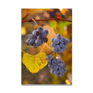 Imagem de LKXGRRSFG Arte em tela Three Bunches Of Grapes Seasonal Fruit & Real-Photographed Landscape – Decoração fresca para sala de estar e sala de jantar 39,98 x 59,9 cm sem moldura
